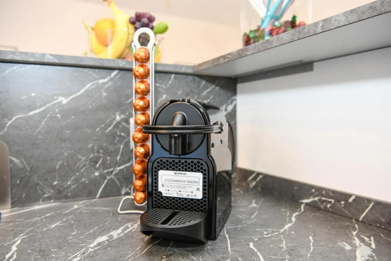 Virgo Suite Apartment Дезенцано-дель-Гарда 0*,  Италия