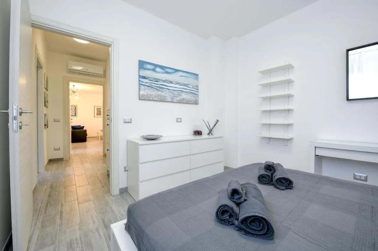 Virgo Suite Apartment Дезенцано-дель-Гарда