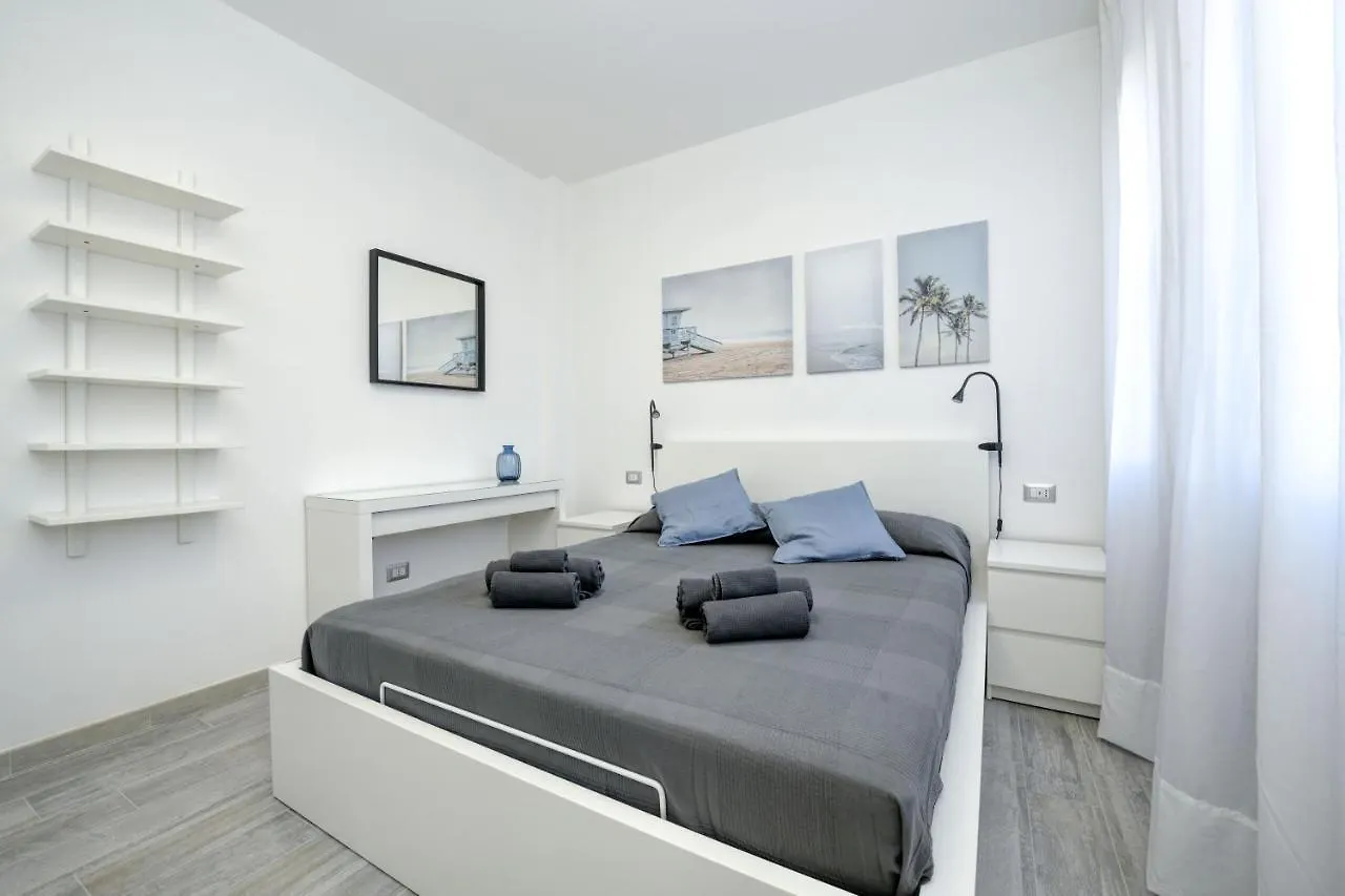 Virgo Suite Apartment Дезенцано-дель-Гарда Италия