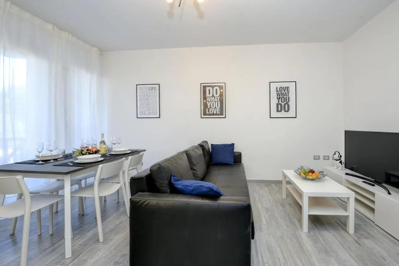 Virgo Suite Apartment Дезенцано-дель-Гарда
