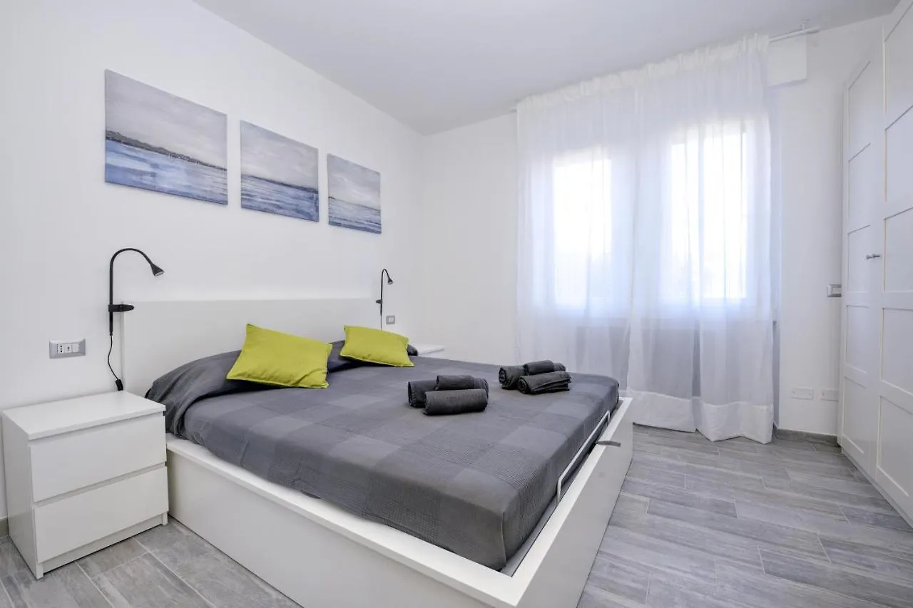 Virgo Suite Apartment Дезенцано-дель-Гарда 0*,