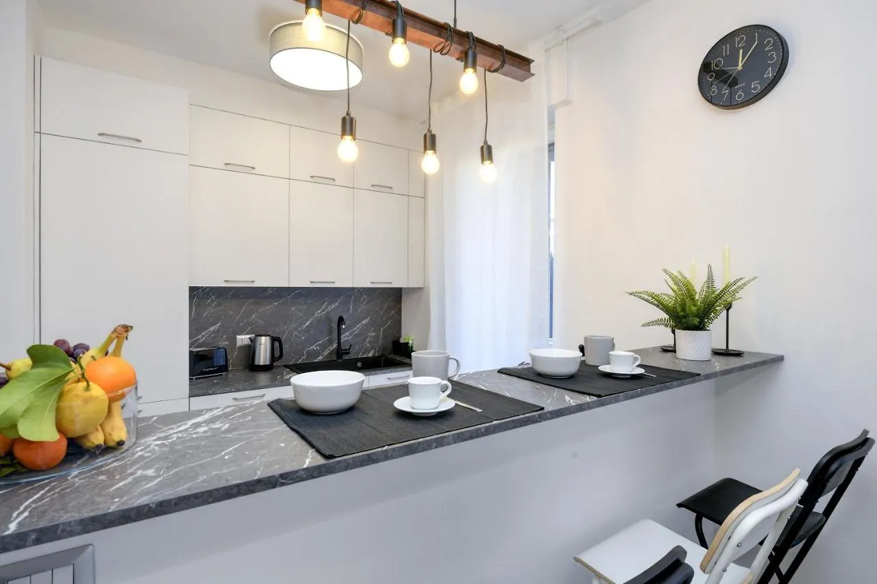 Virgo Suite Apartment Дезенцано-дель-Гарда