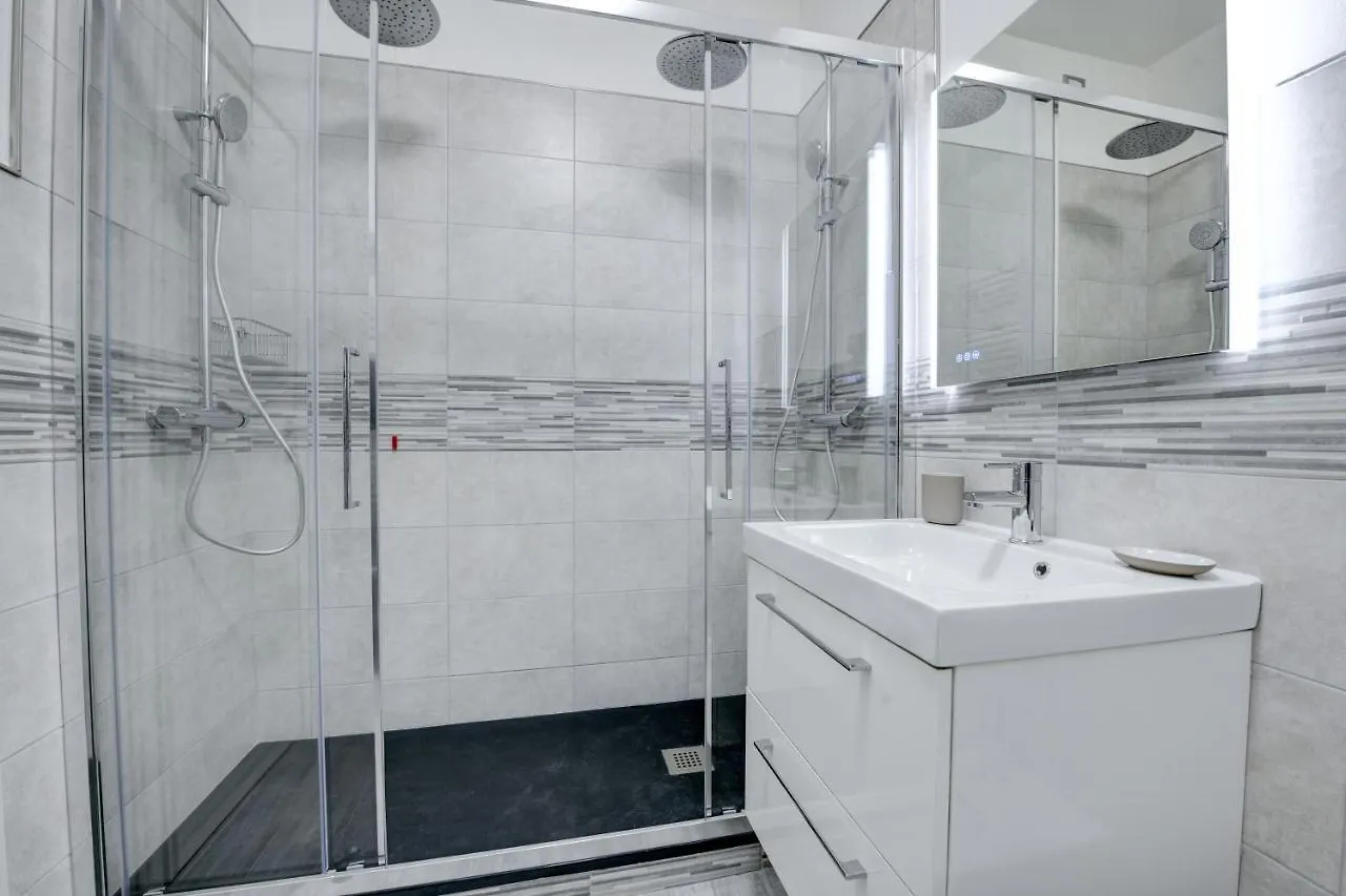 Virgo Suite Apartment Дезенцано-дель-Гарда Италия